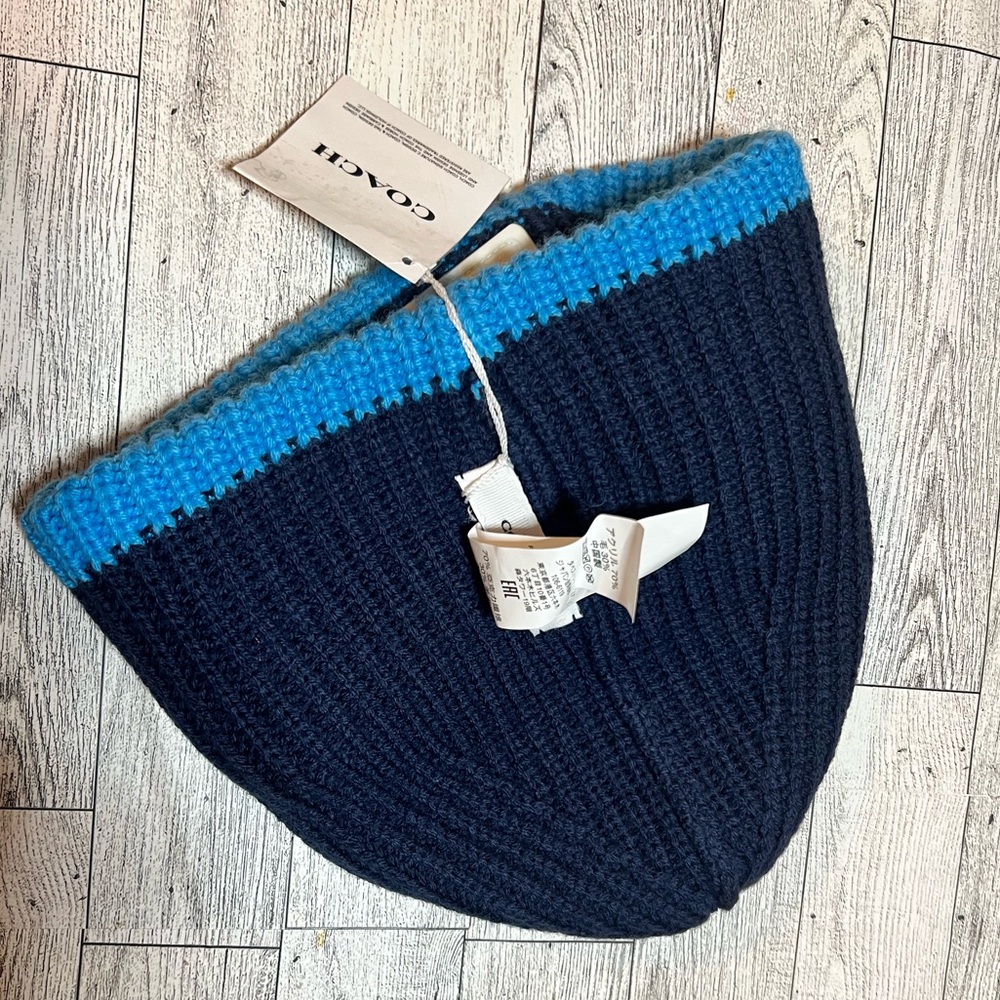 Coach Men’s Lt. Blue/ White/ Navy Blue Knit Beanie with Rubber Patch NWT - Picture 7 of 11